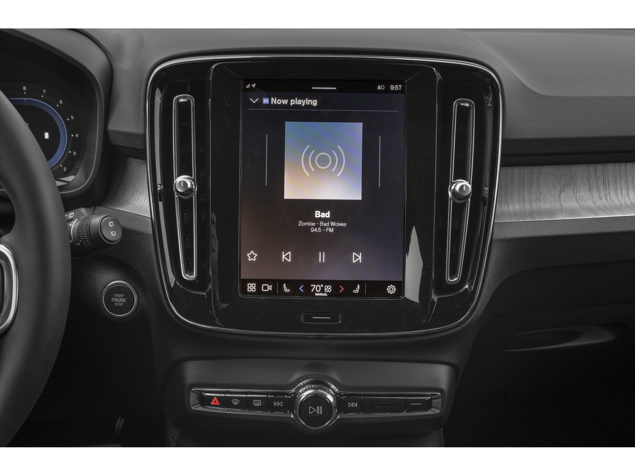 2023 Volvo XC40 B5 Plus Bright Theme