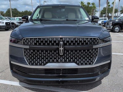 2027 Lincoln Navigator Premiere