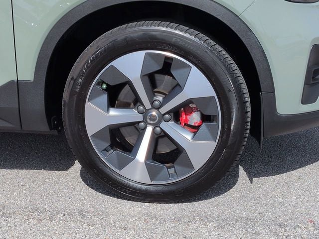 2023 Volvo XC40 B5 Plus Bright Theme