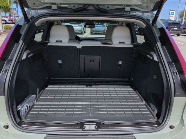 2023 Volvo XC40 B5 Plus Bright Theme