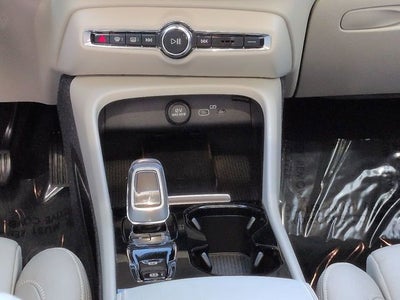 2023 Volvo XC40 B5 Plus Bright Theme
