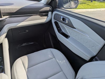 2025 Ford Explorer Platinum
