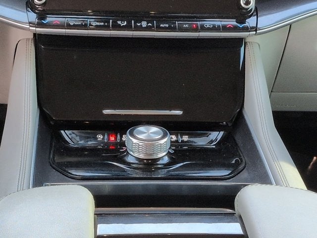 2023 Jeep Wagoneer Base