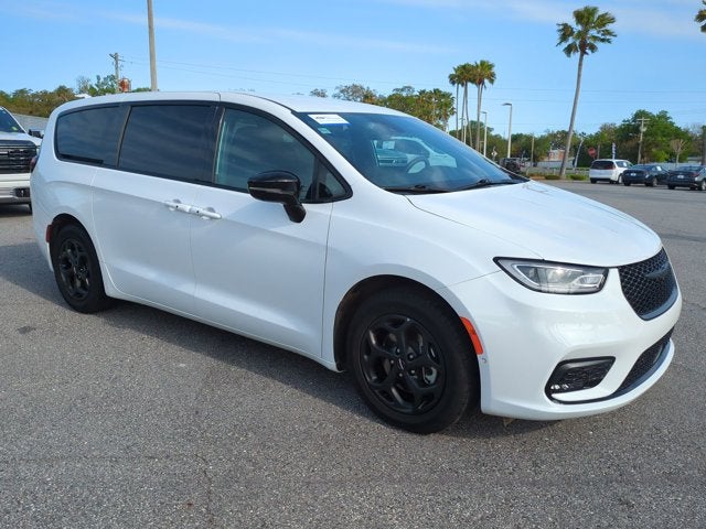2024 Chrysler Pacifica Hybrid S Appearance Pkg