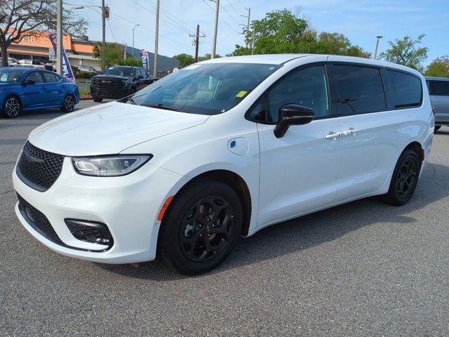 2024 Chrysler Pacifica Hybrid S Appearance Pkg