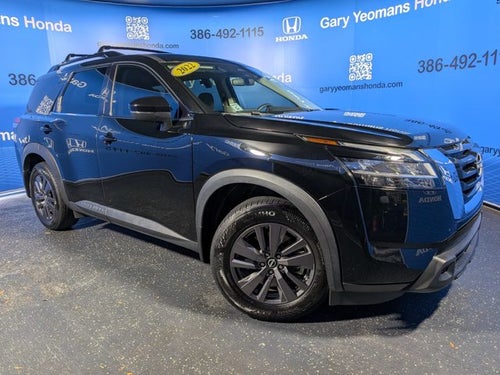 2022 Nissan Pathfinder SV