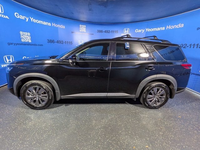 2022 Nissan Pathfinder SV