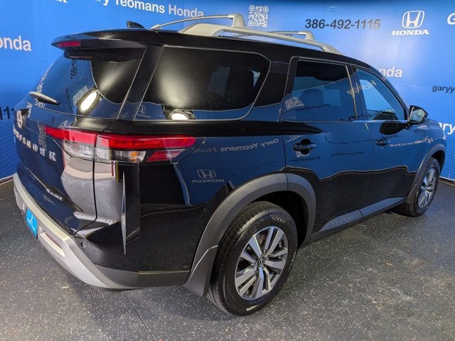 2025 Nissan Pathfinder SL