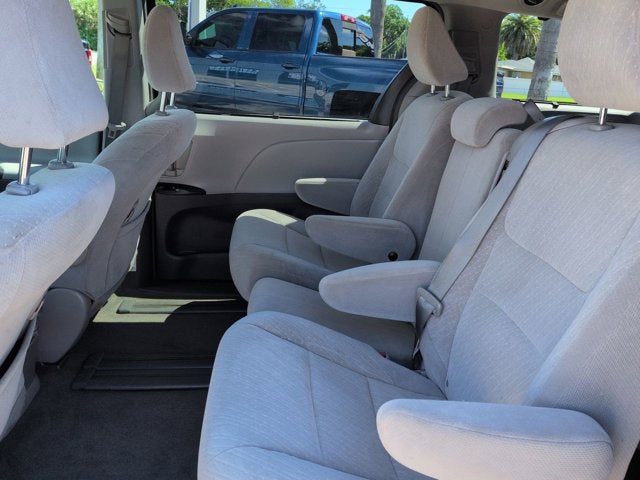 2018 Toyota Sienna LE