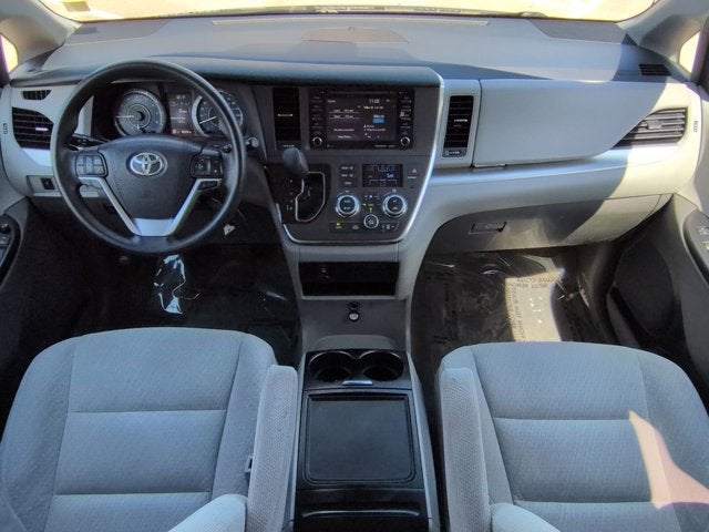 2018 Toyota Sienna LE