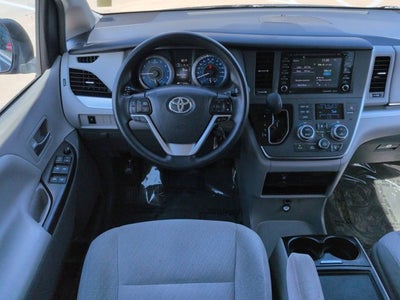2018 Toyota Sienna LE