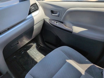 2018 Toyota Sienna LE