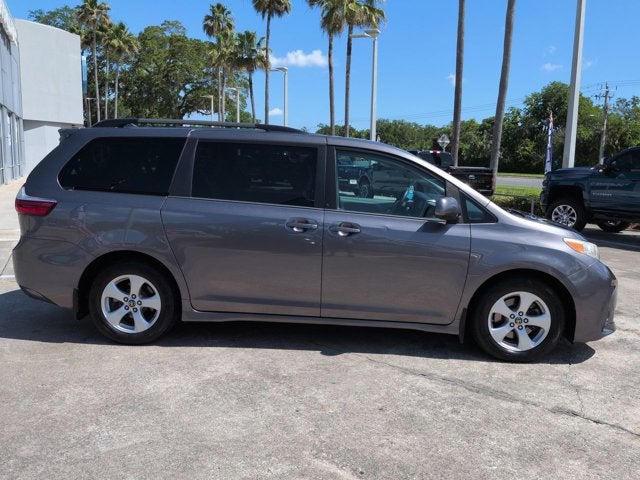 2018 Toyota Sienna LE