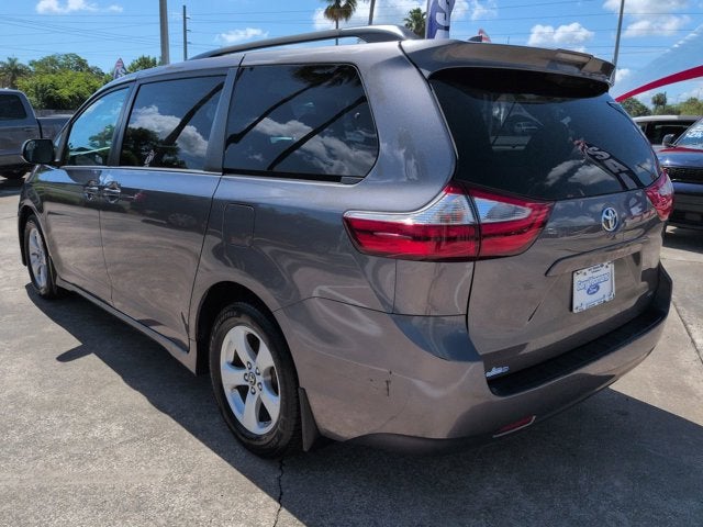 2018 Toyota Sienna LE