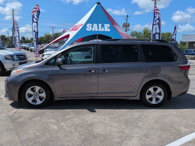 2018 Toyota Sienna LE