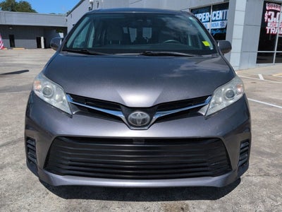 2018 Toyota Sienna LE