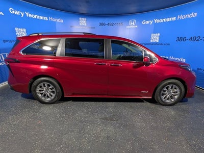 2021 Toyota Sienna XLE