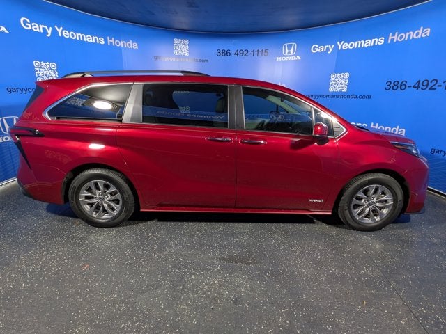 2021 Toyota Sienna XLE