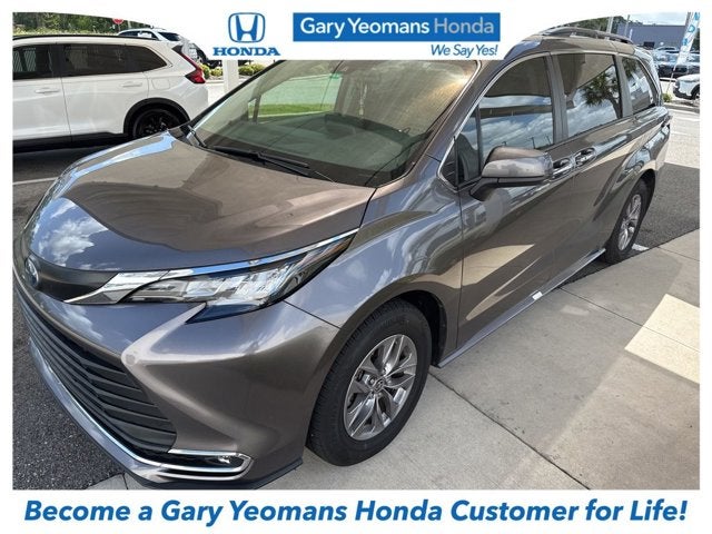 2023 Toyota Sienna XLE