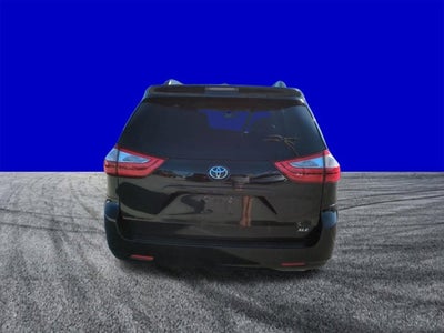 2017 Toyota Sienna XLE 8 Passenger