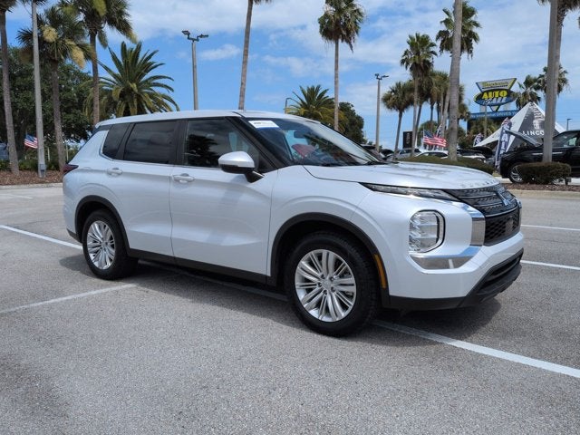2023 Mitsubishi Outlander ES