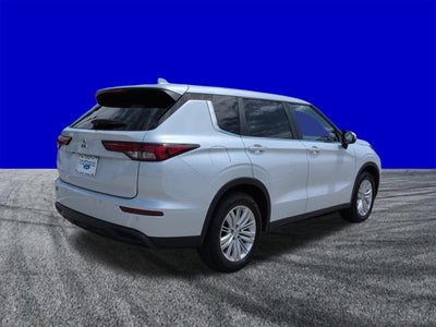 2023 Mitsubishi Outlander ES