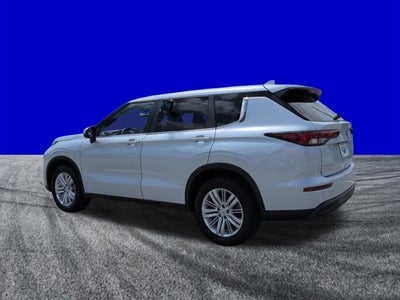 2023 Mitsubishi Outlander ES