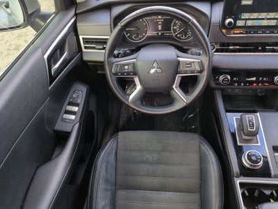 2022 Mitsubishi Outlander SE