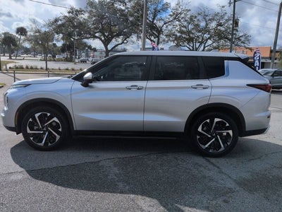 2022 Mitsubishi Outlander SE