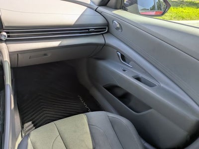 2022 Hyundai Elantra SE