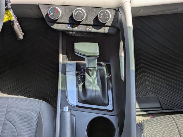 2022 Hyundai Elantra SE