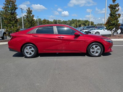 2022 Hyundai Elantra SE