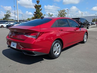 2022 Hyundai Elantra SE