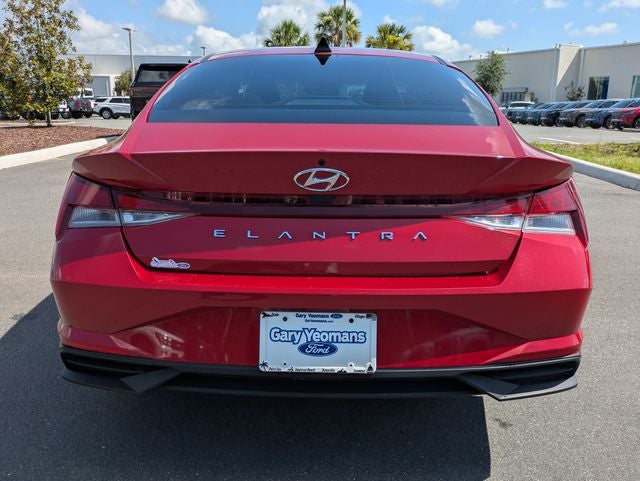 2022 Hyundai Elantra SE