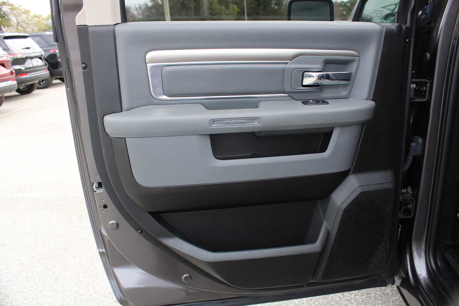 2020 RAM 1500 Classic SLT Crew Cab 4x2 6'4' Box