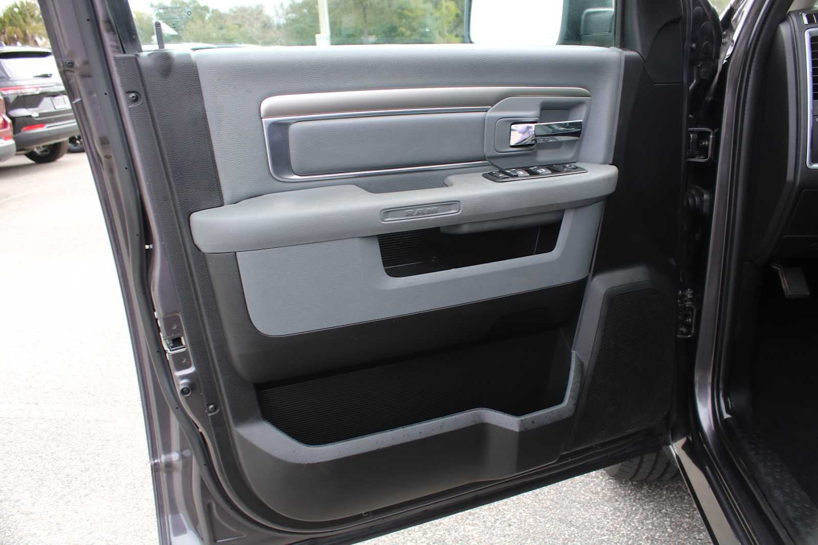 2020 RAM 1500 Classic SLT Crew Cab 4x2 6'4' Box