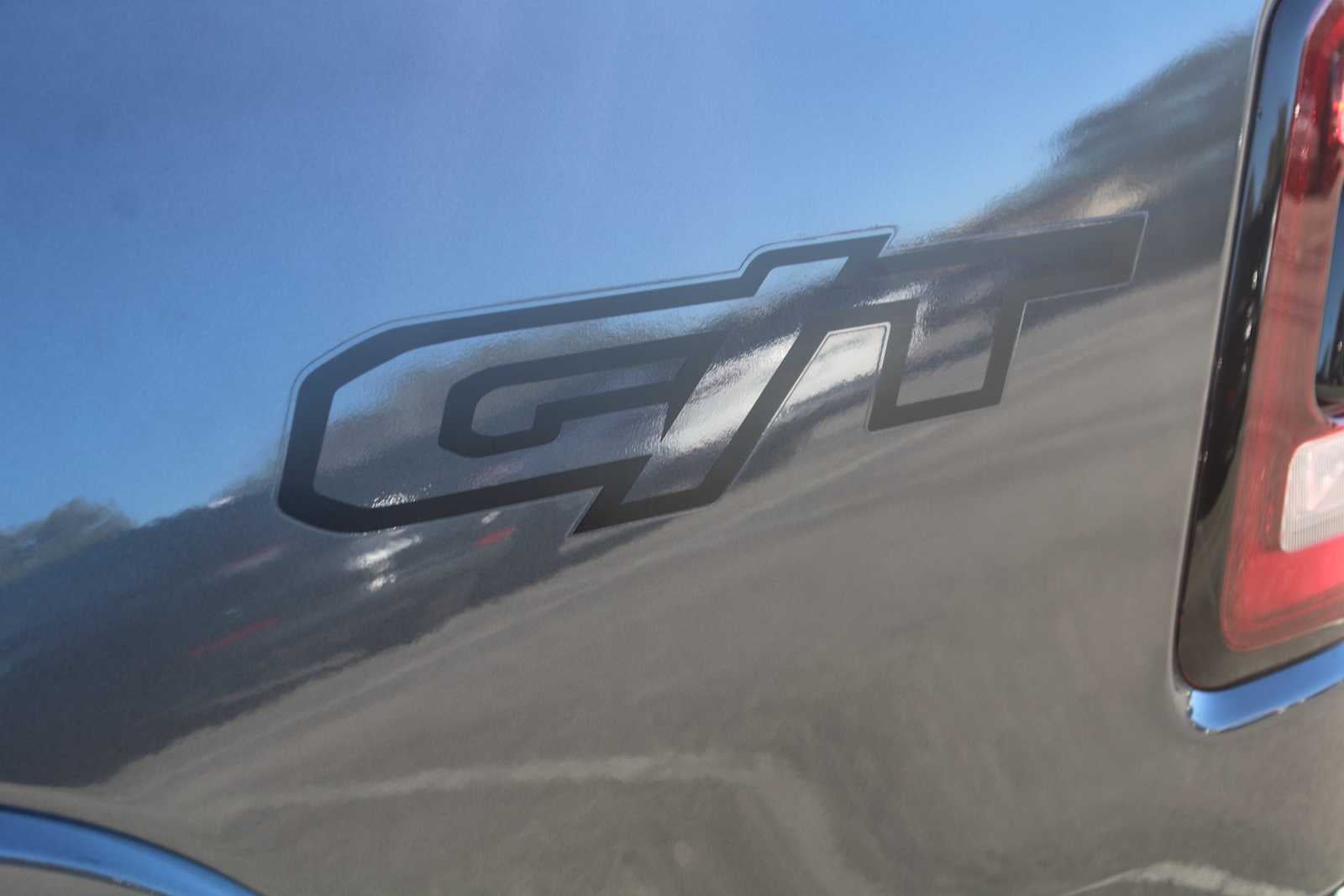 2022 RAM 1500 Laramie Crew Cab 4x4 5'7' Box