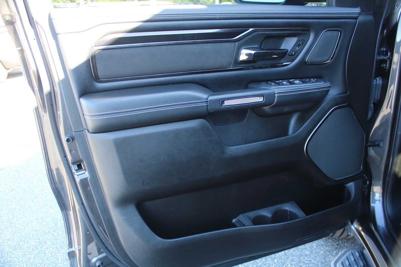 2022 RAM 1500 Laramie Crew Cab 4x4 5'7' Box