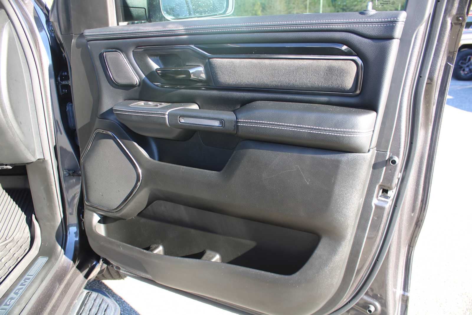 2022 RAM 1500 Laramie Crew Cab 4x4 5'7' Box