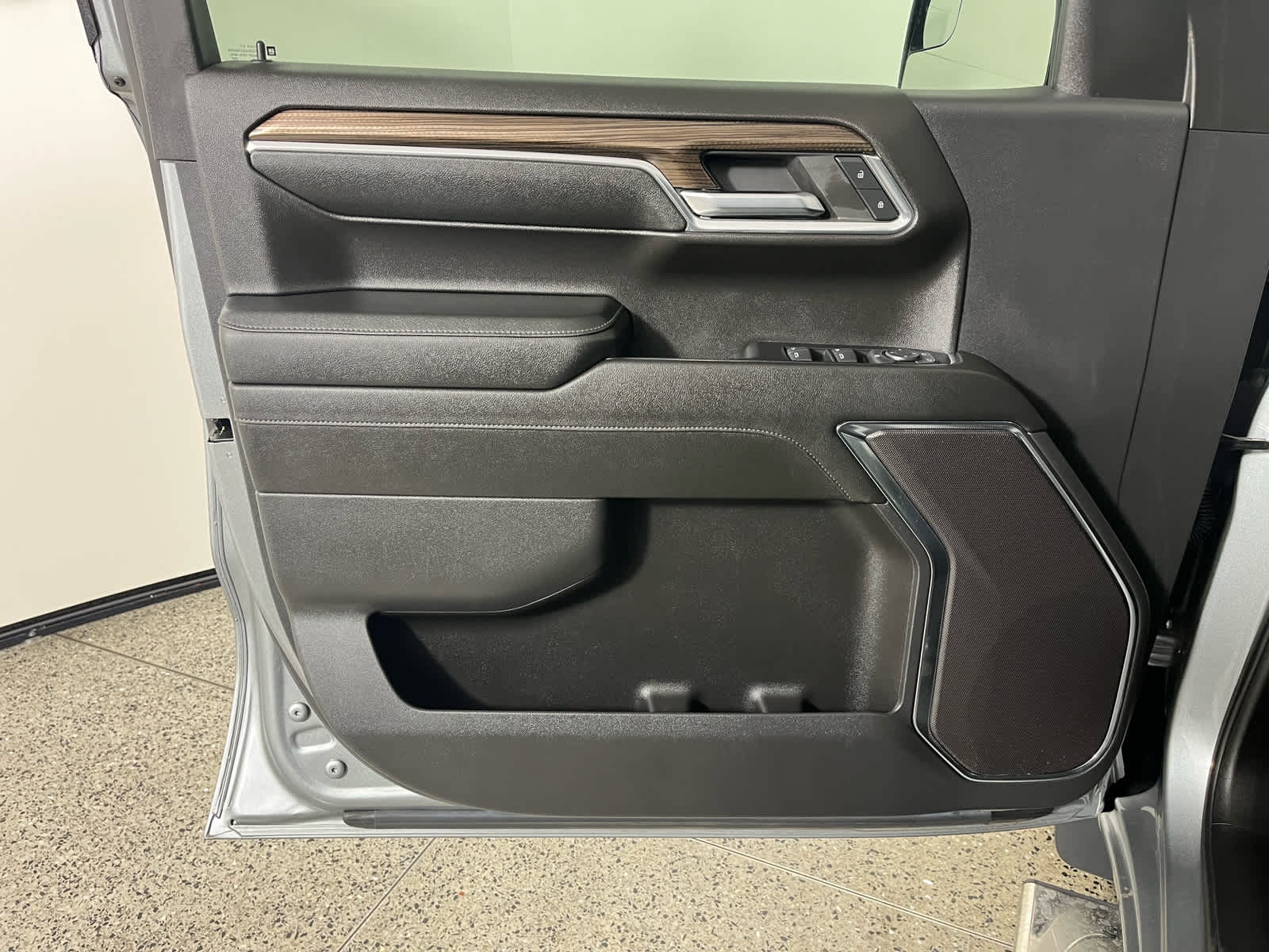 2024 Chevrolet Silverado 1500 4WD Crew Cab Short Bed LT