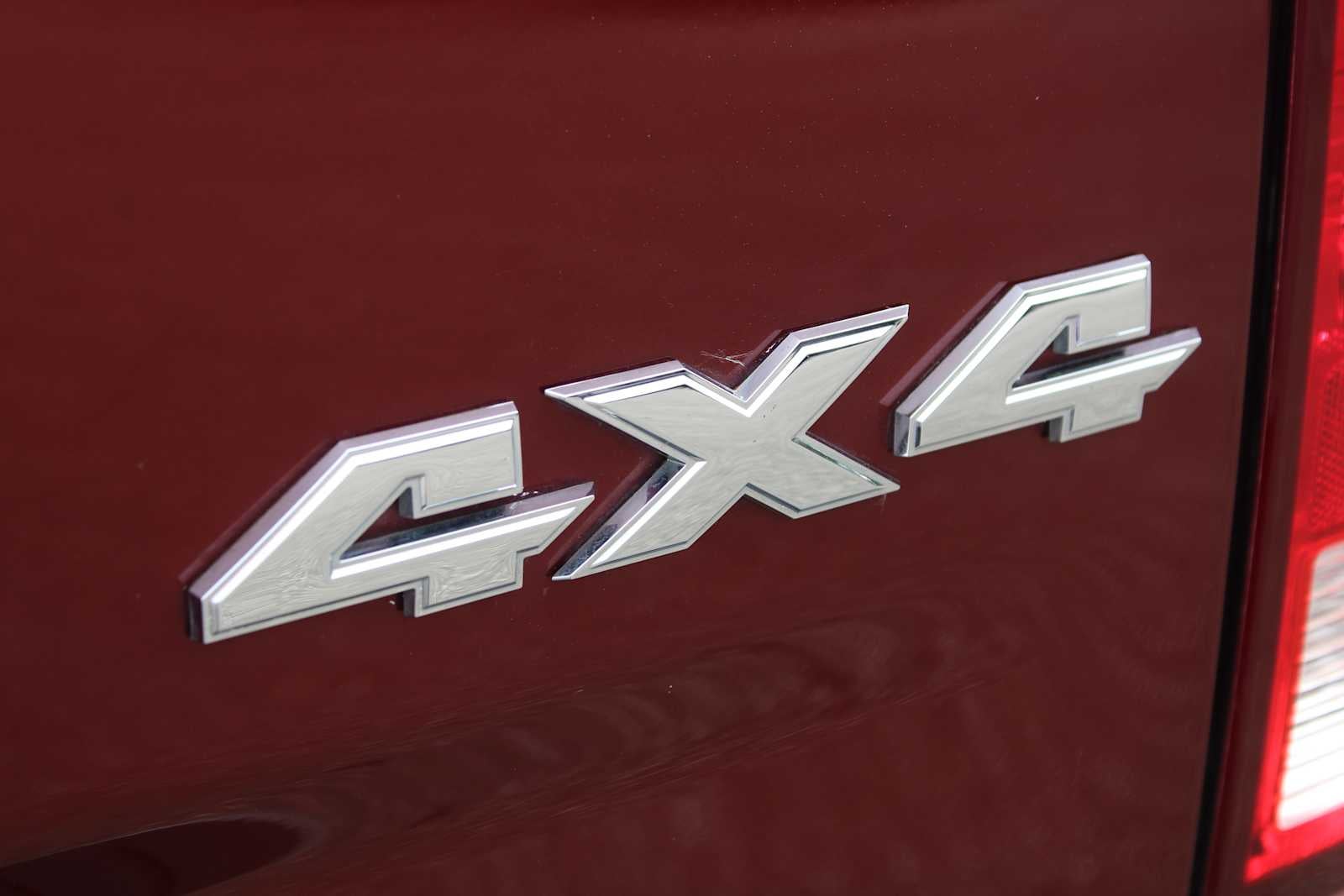 2022 RAM 1500 Classic Tradesman Crew Cab 4x4 5'7' Box