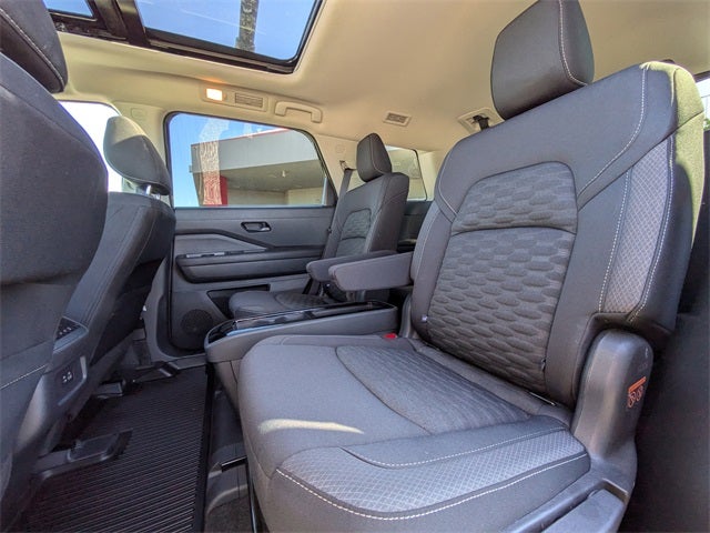 2023 Nissan Pathfinder SV