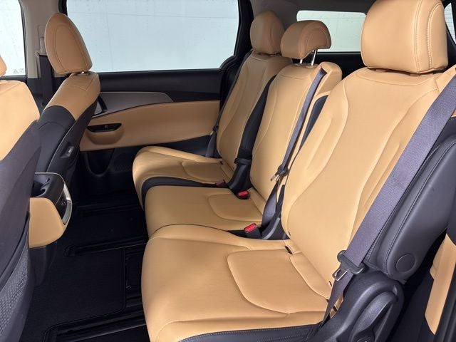 2023 Kia Carnival LX