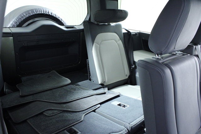 2023 Land Rover Defender X-Dynamic SE