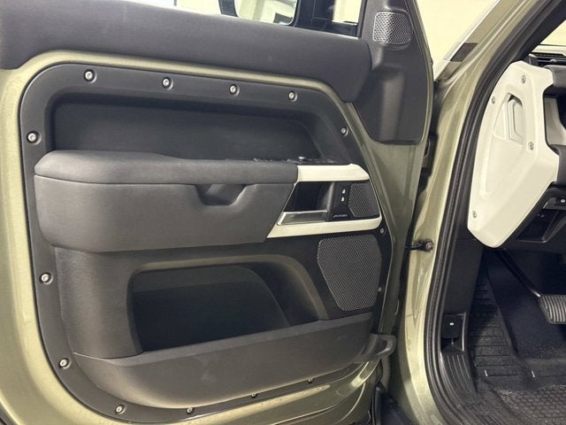 2020 Land Rover Defender SE