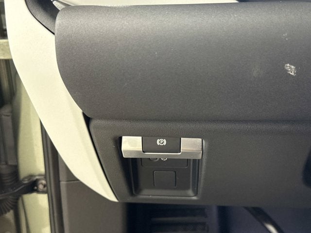 2020 Land Rover Defender SE