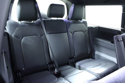 2025 Land Rover Defender V8