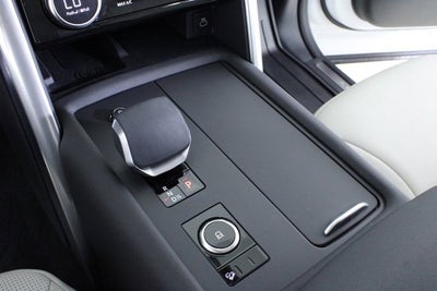 2025 Land Rover Discovery Dynamic SE
