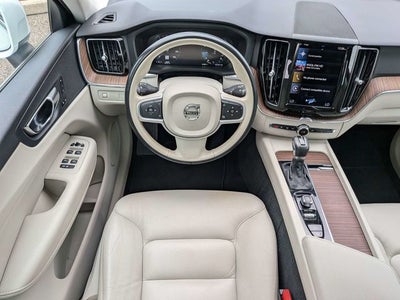 2021 Volvo XC60 T5 Momentum