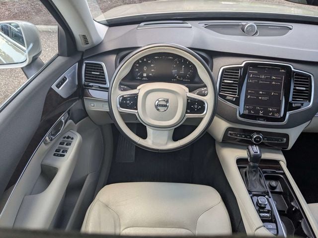 2016 Volvo XC90 T6 Momentum